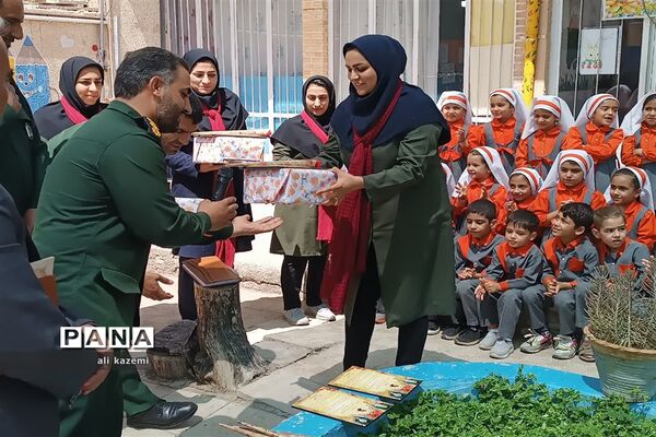 بزرگداشت مقام معلم در پیش دبستانی نیلوفرانه خاتم