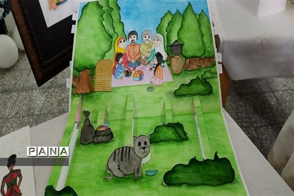 نمایشگاه کار آفرینی در دبیرستان نمونه دولتی فرزانه