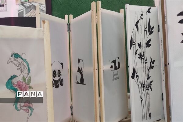 نمایشگاه کار آفرینی در دبیرستان نمونه دولتی فرزانه