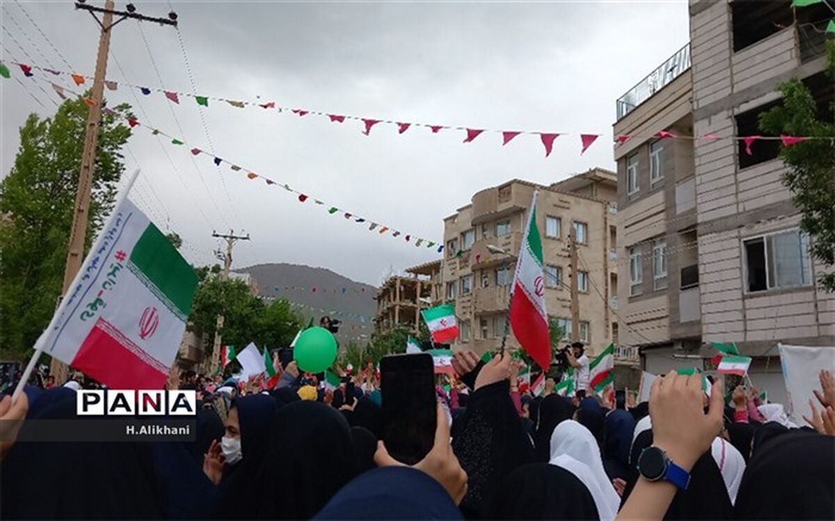 اجرای سرود سلام فرمانده در شهرستان فارسان /فیلم