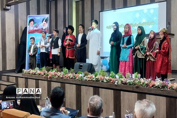 مراسم تجلیل از آموزش دهنده‌های نهضت سوادآموزی شهرستان قرچک