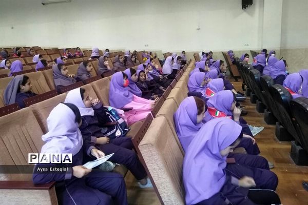 آموزش مهارت‌های تشکیلاتی به دانش‌آموزان دبستان دخترانه معارف6 ناحیه 3 شیراز