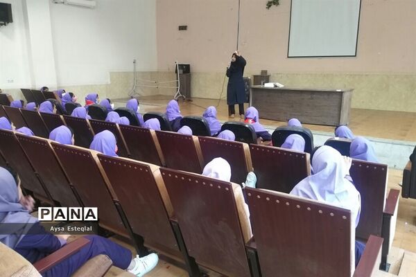 آموزش مهارت‌های تشکیلاتی به دانش‌آموزان دبستان دخترانه معارف6 ناحیه 3 شیراز