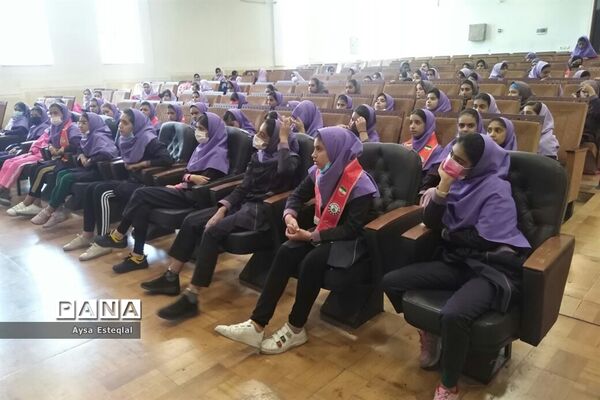 آموزش مهارت‌های تشکیلاتی به دانش‌آموزان دبستان دخترانه معارف6 ناحیه 3 شیراز