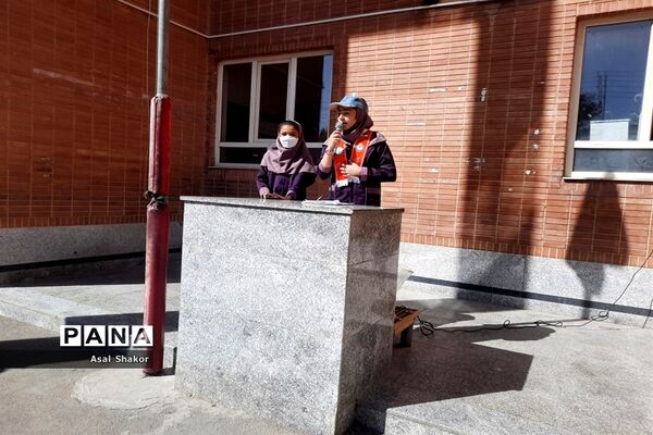 آموزش مهارت‌های تشکیلاتی به دانش‌آموزان دبستان دخترانه معارف6 ناحیه 3 شیراز