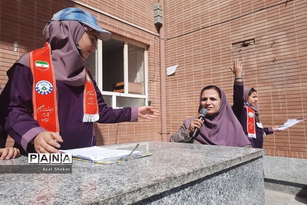 آموزش مهارت‌های تشکیلاتی به دانش‌آموزان دبستان دخترانه معارف6 ناحیه 3 شیراز