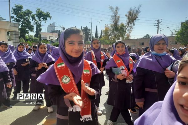 آموزش مهارت‌های تشکیلاتی به دانش‌آموزان دبستان دخترانه معارف6 ناحیه 3 شیراز