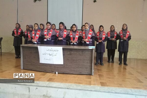 آموزش مهارت‌های تشکیلاتی به دانش‌آموزان دبستان دخترانه معارف6 ناحیه 3 شیراز