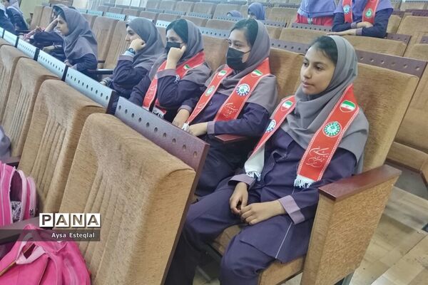 آموزش مهارت‌های تشکیلاتی به دانش‌آموزان دبستان دخترانه معارف6 ناحیه 3 شیراز