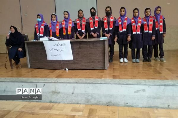 آموزش مهارت‌های تشکیلاتی به دانش‌آموزان دبستان دخترانه معارف6 ناحیه 3 شیراز