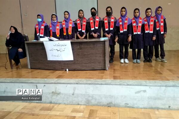 آموزش مهارت‌های تشکیلاتی به دانش‌آموزان دبستان دخترانه معارف6 ناحیه 3 شیراز