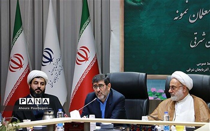 معلمی تنها حرفه‌ای است که تمام حرفه‌ها را پرورش می‌دهد