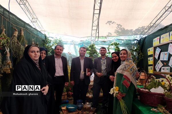 برپایی غرفه پژوهش‌سرای دانش‌آموزی ابوریحان منطقه جوادآباد و دیگر مناطق در بخش کهریزک، شهر ری