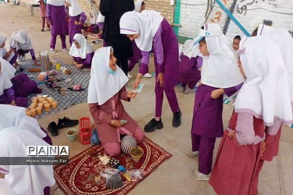 برپایی نمایشگاه دست‌سازها و تولیدات محلی دانش‌آموزان دبستان حضرت رقیه(س)  ناحیه یک یزد