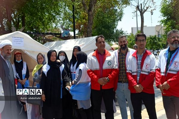 برپایی چادرهای سلامت توسط اعضای جمعیت هلال احمر شهرستان قرچک