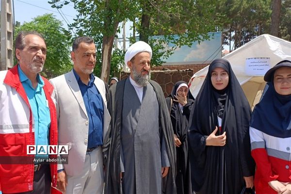 برپایی چادرهای سلامت توسط اعضای جمعیت هلال احمر شهرستان قرچک