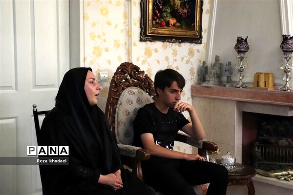 دیدار سرپرست وزارت آموزش و پرورش با خانواده شهدا در تبریز