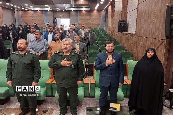 آیین تجلیل از فعالان اردوهای راهیان نور دانش‌آموزی شهرستان ملارد