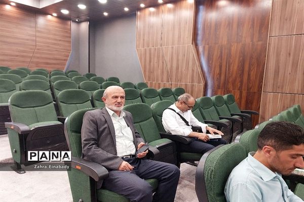 آیین تجلیل از فعالان اردوهای راهیان نور دانش‌آموزی شهرستان ملارد