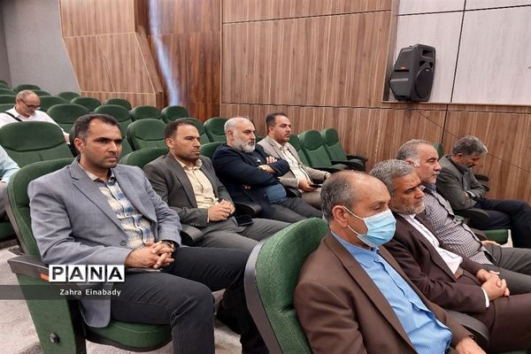 آیین تجلیل از فعالان اردوهای راهیان نور دانش‌آموزی شهرستان ملارد