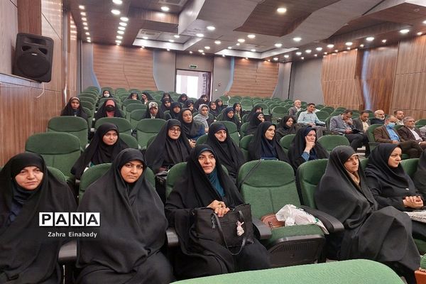 آیین تجلیل از فعالان اردوهای راهیان نور دانش‌آموزی شهرستان ملارد