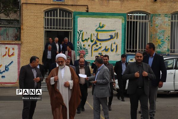 آیین کلنگ‌زنی مدرسه انقلاب اسلامی تبریز با حضور معاون سرپرست آموزش پرورش