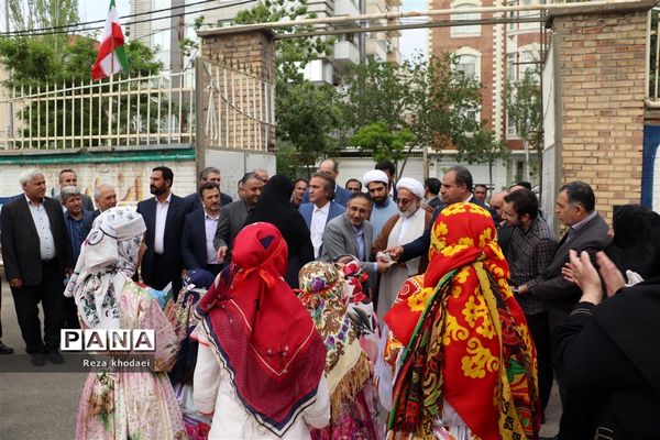 آیین کلنگ‌زنی مدرسه انقلاب اسلامی تبریز با حضور معاون سرپرست آموزش پرورش