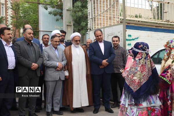 آیین کلنگ‌زنی مدرسه انقلاب اسلامی تبریز با حضور معاون سرپرست آموزش پرورش