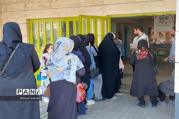 ارائه خدمات پزشکی جهادی در دبستان دلاوران و شقایق‌های صفادشت