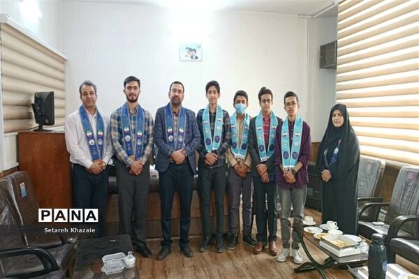 دیدار دانش‌آموزان عضو سازمان دانش‌آموزی و مربیان با مدیر سازمان دانش‌آموزی خراسان رضوی