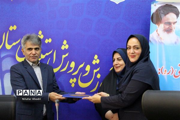تجلیل از معلمان و مدیران نمونه آموزش و پرورش استثنایی استان بوشهر