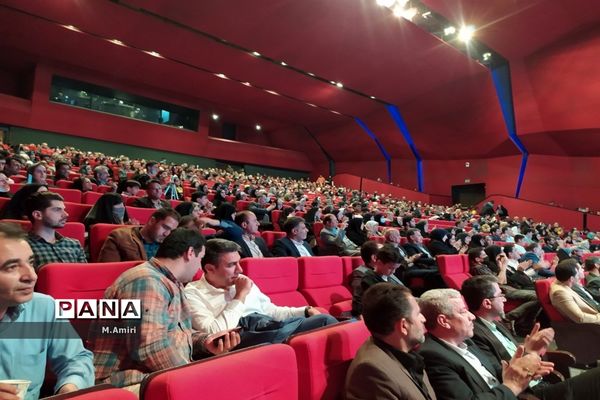 تقدیر از معلمان نمونه منطقه ۱۵
