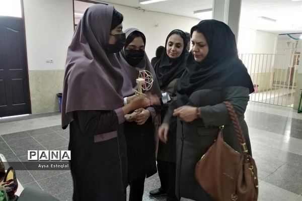 برگزاری نمایشگاه طرح جابربن حیان در دبستان معارف 6 ناحیه 3 شیراز