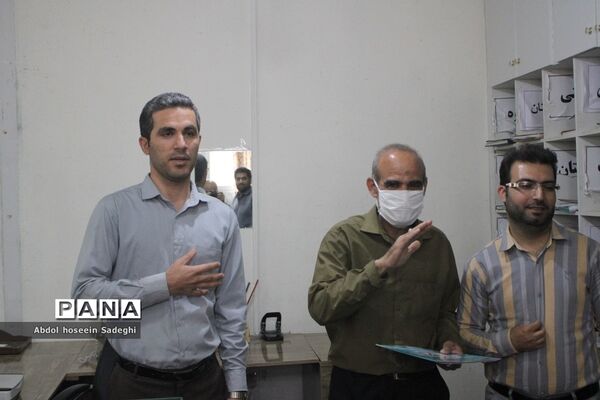 تجلیل از رئیس و کارکنان دبیرخانه اداره‌کل آموزش و پرورش استان بوشهر