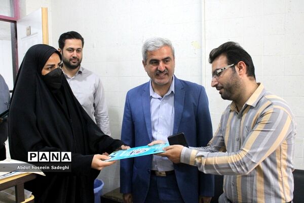 تجلیل از رئیس و کارکنان دبیرخانه اداره‌کل آموزش و پرورش استان بوشهر