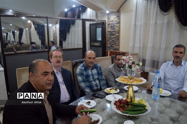 همایش بزرگداشت معلم برگزیده منطقه ۱۴