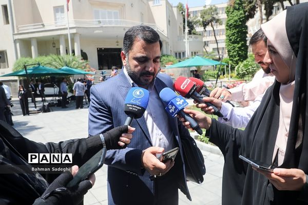 اعضای هیأت دولت در جمع خبرنگاران- ۲۰ اردیبهشت