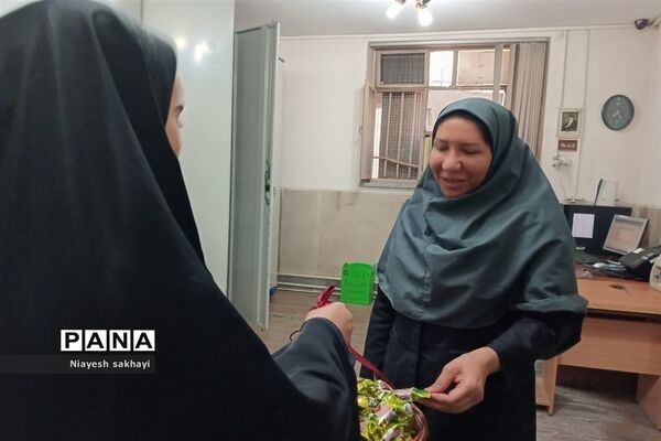 تقدیر از کارکنان آموزش و پرورش به مناسب سالگرد تاسیس سازمان دانش‌آموزی