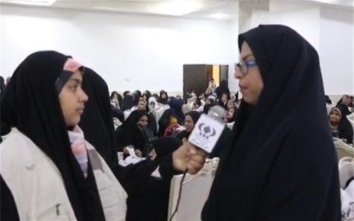 به مناسبت هفته معلم از معلمان نمونه شهرستان رودان تکریم شد/فیلم