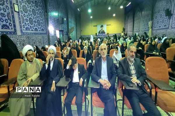 همایش حجاب و عفاف حافظان نوردر آموزش و پرورش ناحیه 3 قم