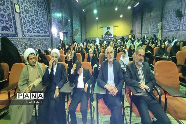 همایش حجاب و عفاف حافظان نوردر آموزش و پرورش ناحیه 3 قم