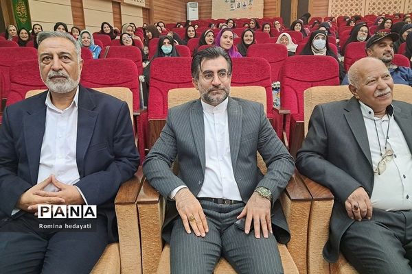 همایش تجلیل از فرهنگیان منتخب در آموزش و پرورش رودهن