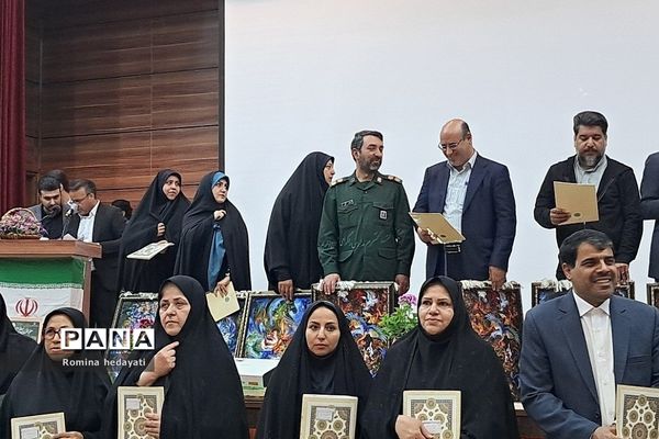 همایش تجلیل از فرهنگیان منتخب در آموزش و پرورش رودهن