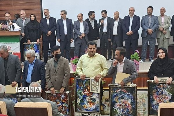 همایش تجلیل از فرهنگیان منتخب در آموزش و پرورش رودهن