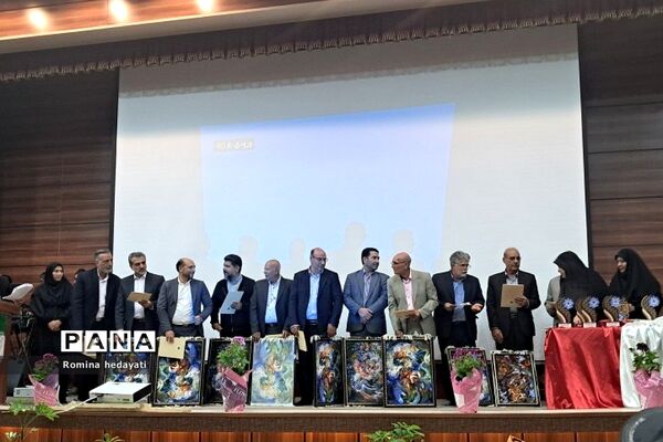 همایش تجلیل از فرهنگیان منتخب در آموزش و پرورش رودهن