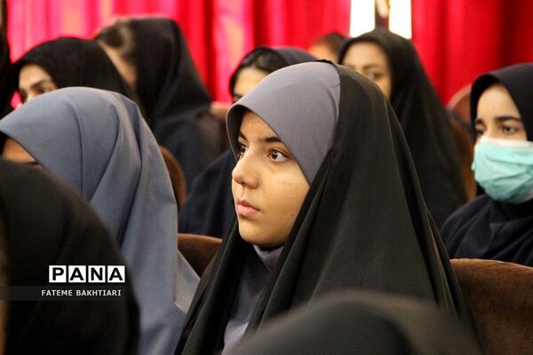 تقدیر از رتبه‌های برتر مسابقات فرهنگی هنری فردا در ناحیه یک شهرری
