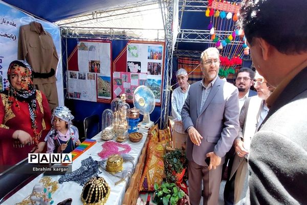 بازدید علیرضا کریمیان از نمایشگاه گردشگری و اقوام  منطقه ۵