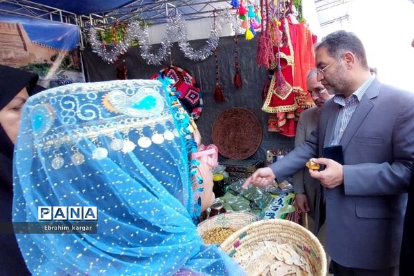 بازدید علیرضا کریمیان از نمایشگاه گردشگری و اقوام  منطقه ۵