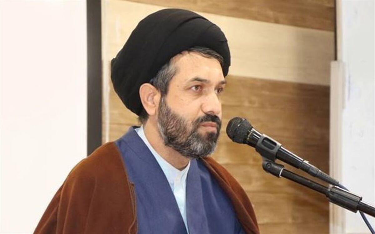 معرفی الگوها و مفاخر نقش مهمی در هویت‌بخشی بین دانش‌آموزان دارد