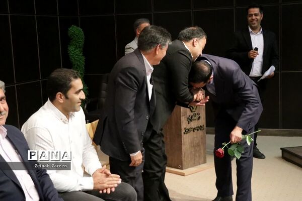 برگزاری همایش مردمی تجلیل از معلمان ماندگار و تاثیرگذار مهریز